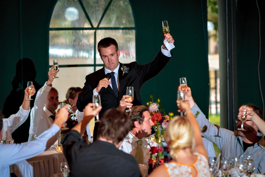 What are some tips for making a good wedding toast?