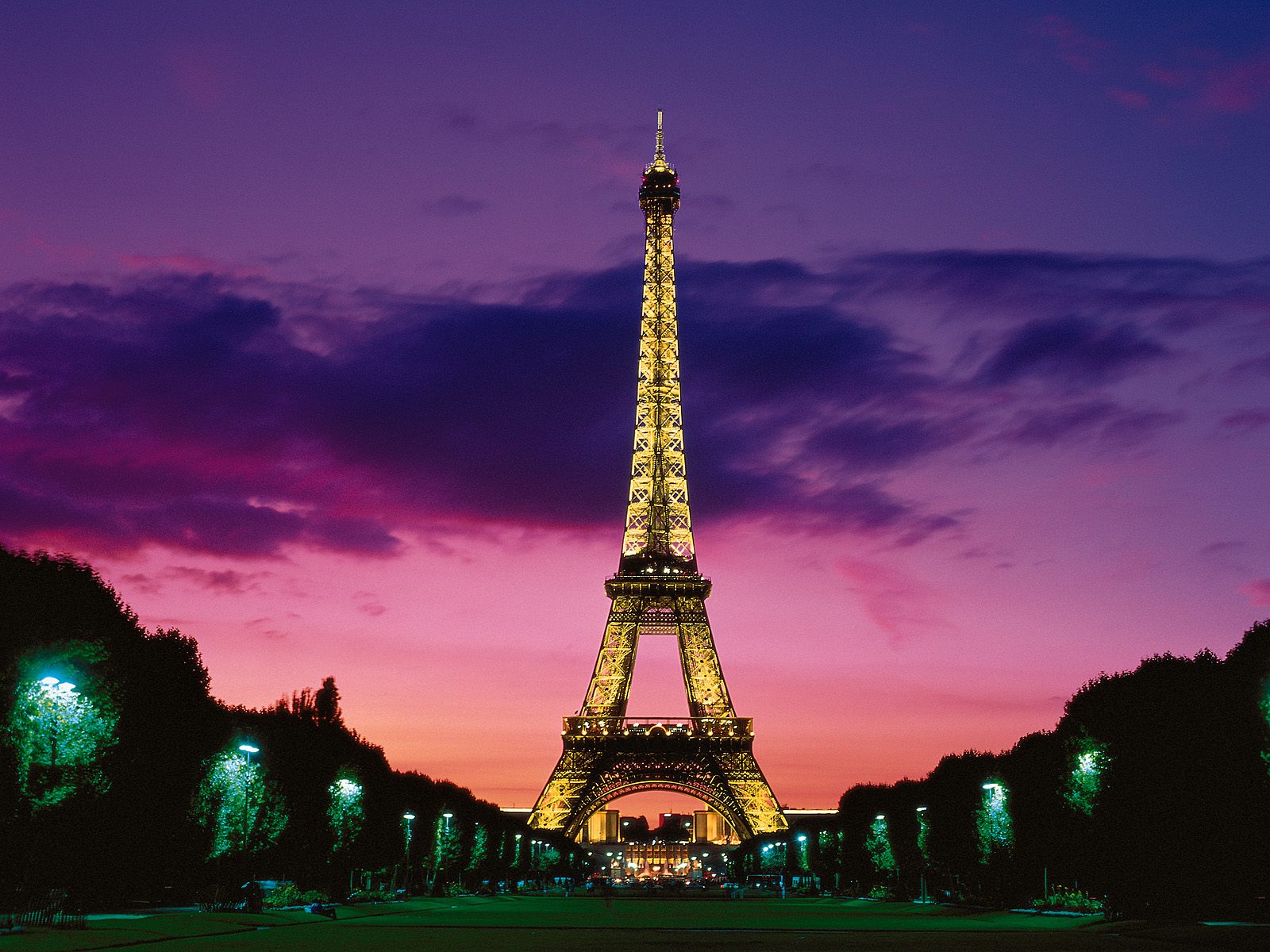 eiffel_tower_at_night_paris_france-normal